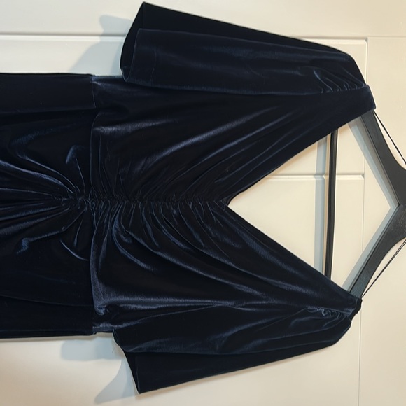 Sleeve V neck & back evening gown - Picture 2 of 7